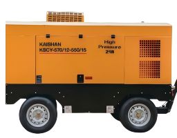 Mobiler Schraubenluftkompressor 0,5-2,5 MPa Diesel/Elektro 50-400 PS